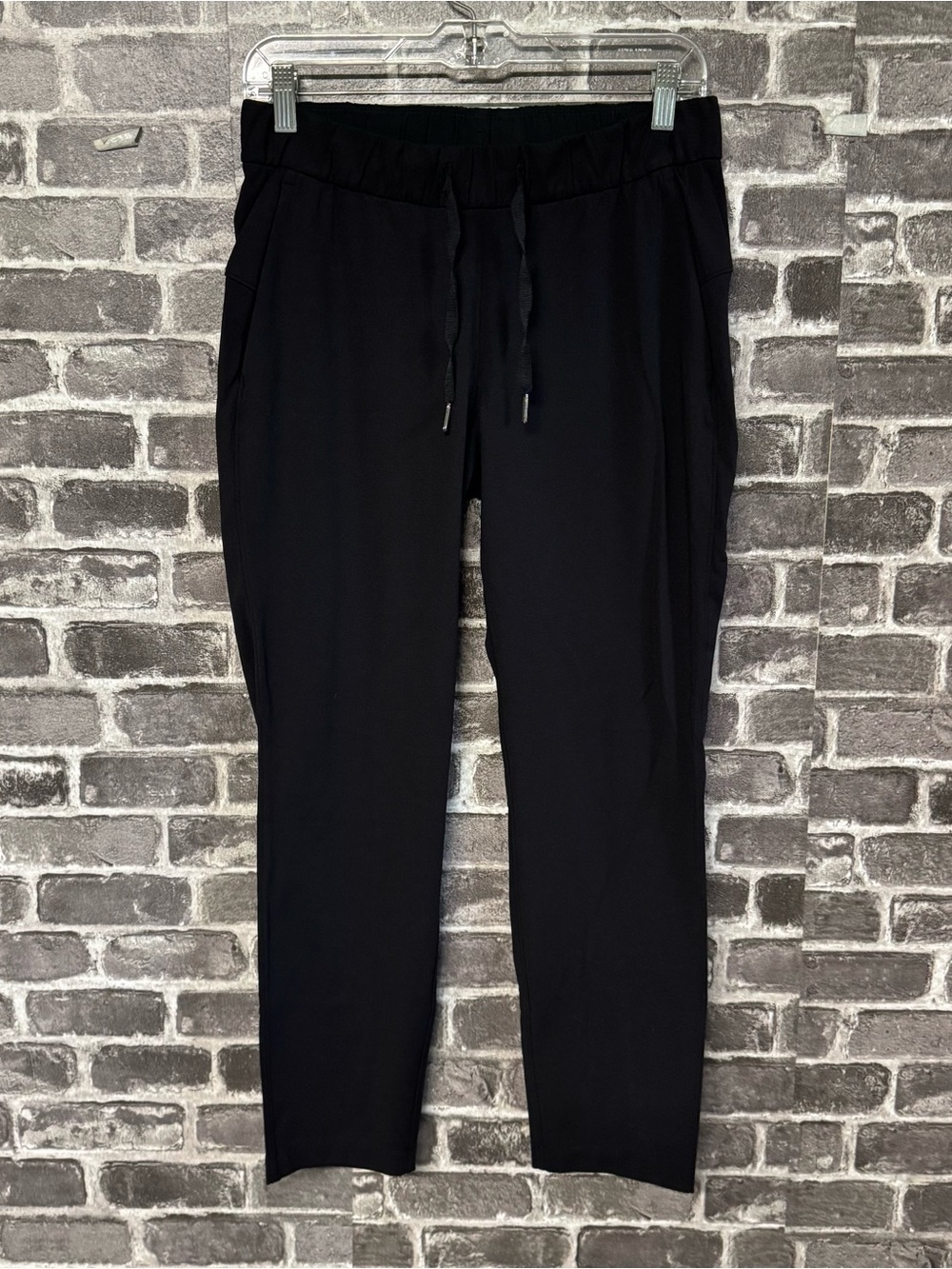 Lululemon On The Fly Pant black 28" pockets